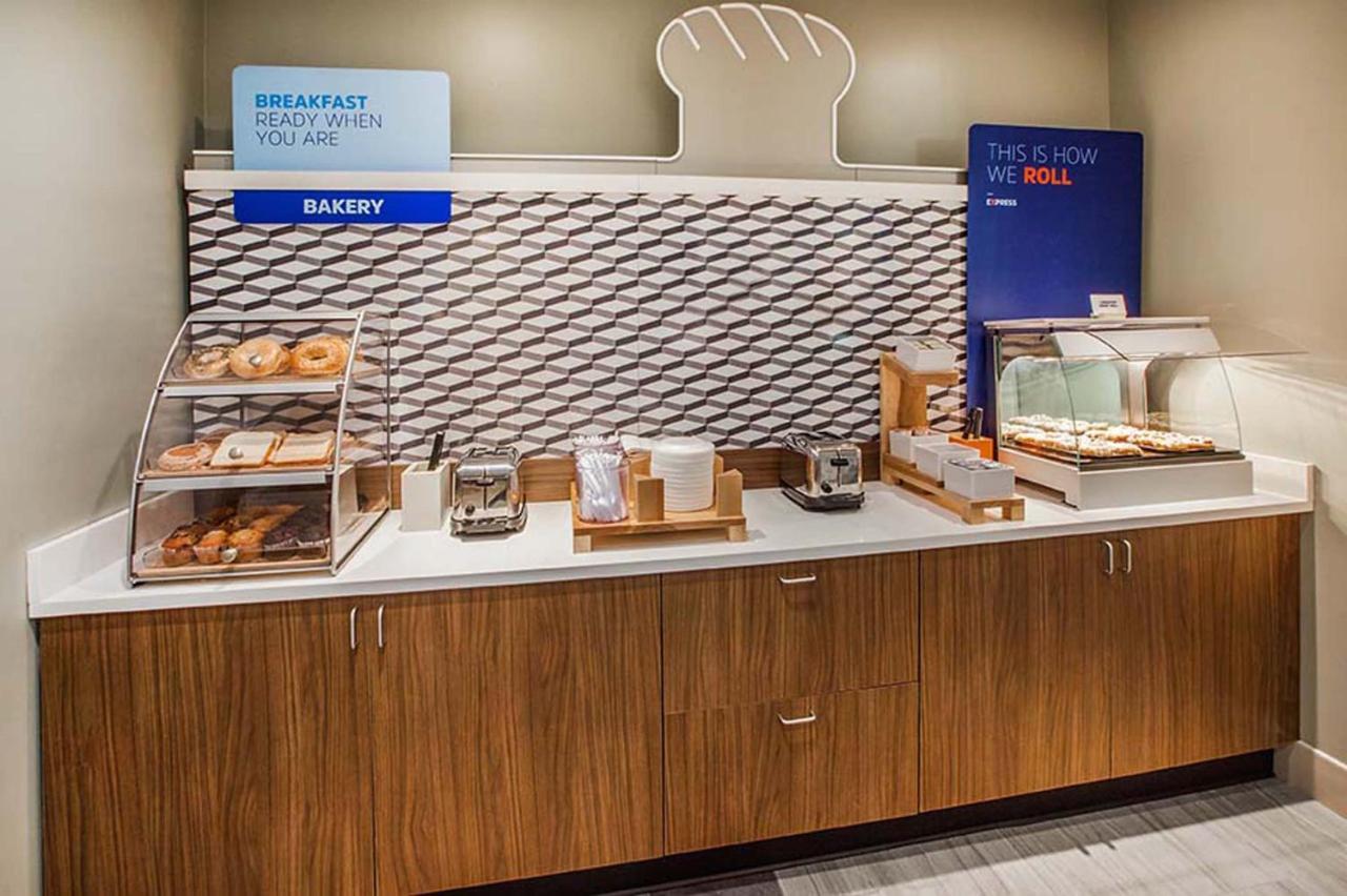 Holiday Inn Express & Suites Greenville S - Piedmont By Ihg Zewnętrze zdjęcie